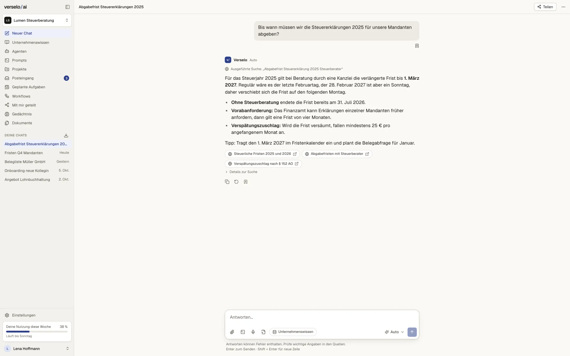 Chat-Antwort mit Websuche zur Abgabefrist für Steuererklärungen: ein kurzer Absatz mit drei Punkten, der Suchbegriff darüber und drei verlinkte Quellen darunter.