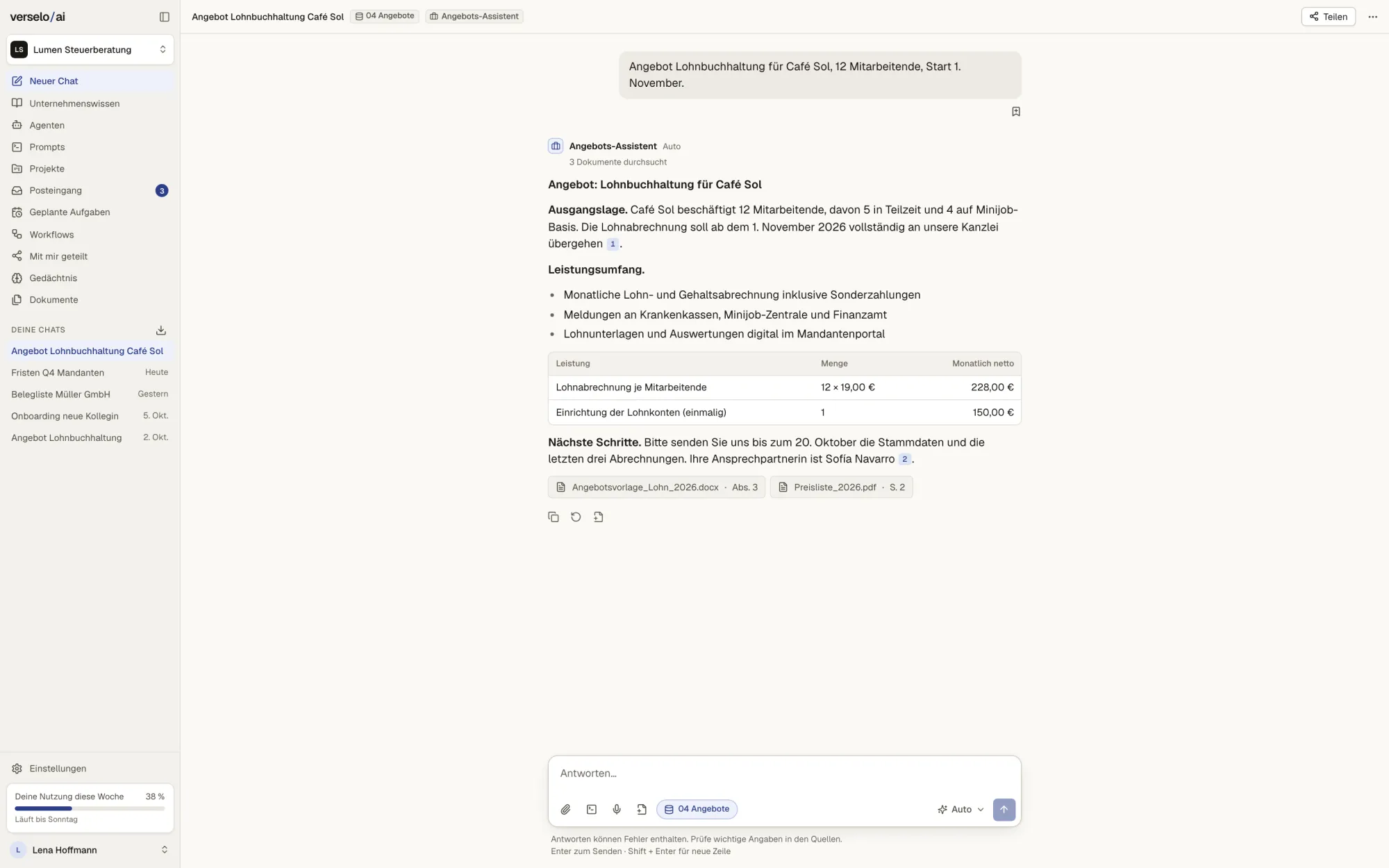 Chat mit dem Angebots-Assistent: Angebotsentwurf für Café Sol mit Ausgangslage, Leistungsumfang, Preistabelle und nächsten Schritten, darunter die Quellen Angebotsvorlage und Preisliste.